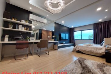 Selayang Spacious 5 Rooms 5 Bathrooms Super Link House FOR SALE. Maximised built-up from 2,824 sqft. Prime Hilltop with Natural Breeze