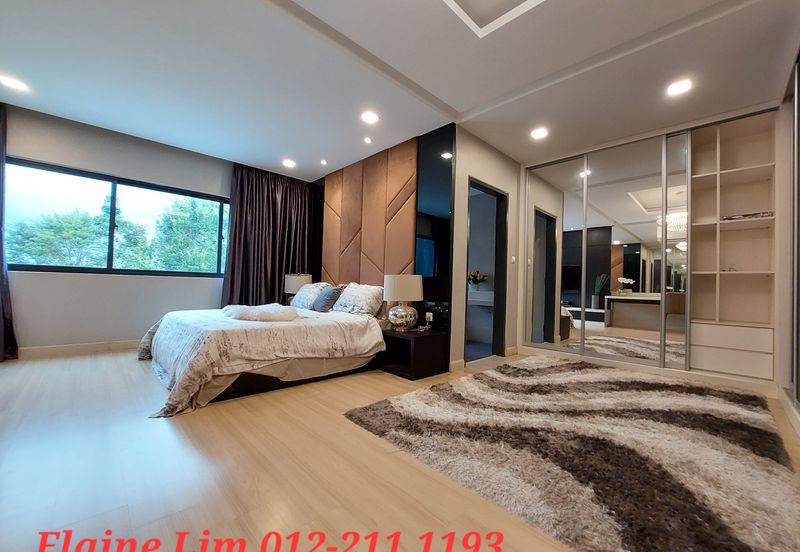 Selayang Spacious 5 Rooms 5 Bathrooms Super Link House FOR SALE. Maximised built-up from 2,824 sqft. Prime Hilltop with Natural Breeze