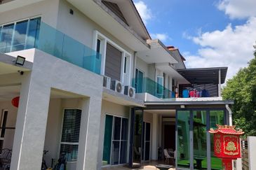 Selayang Idaman Hills Freehold Gated & Guarded Semi-D Surrounded By Greens Convenient for Groceries, Schools, eassy access