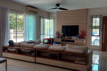 Selayang Idaman Hills Freehold Gated & Guarded Semi-D Surrounded By Greens Convenient for Groceries, Schools, eassy access