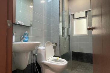 Selayang Idaman Hills Freehold Gated & Guarded Semi-D Surrounded By Greens Convenient for Groceries, Schools, eassy access