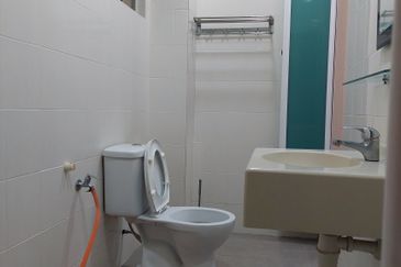 Damansara Damai @ Sutera Damansara 2 Storey Fully Renovated Link House, Matured Township conveniently close to amenities, MRT, schools. 