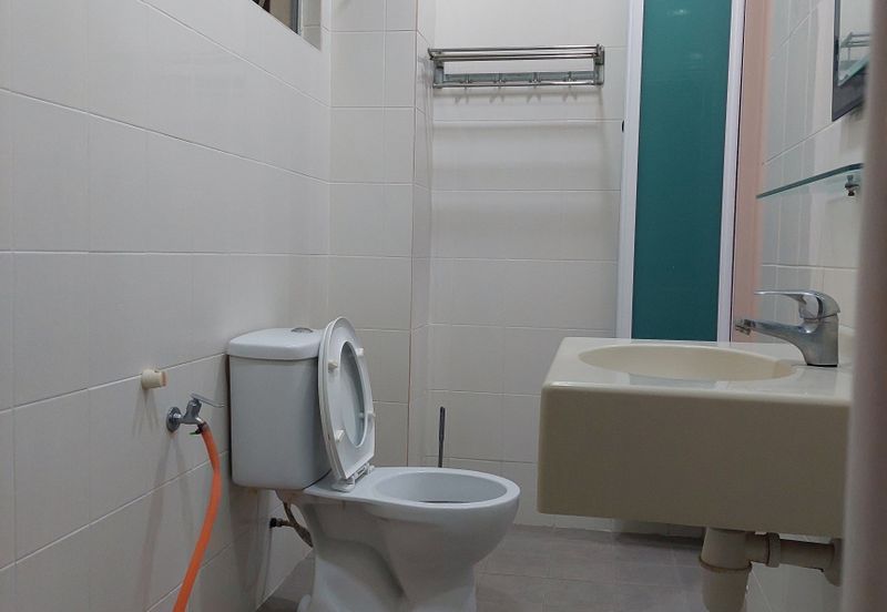 Damansara Damai @ Sutera Damansara 2 Storey Fully Renovated Link House, Matured Township conveniently close to amenities, MRT, schools. 