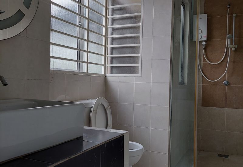 Damansara Damai @ Sutera Damansara 2 Storey Fully Renovated Link House, Matured Township conveniently close to amenities, MRT, schools. 