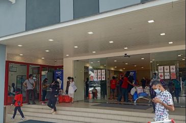 Jalan Ipoh Plaza Sungai Mas Office Rent. Above Shopping Mall from 1000 sq.ft TO LET. 600 Parking Space, 24 Hours Security, Easy connect to KL.