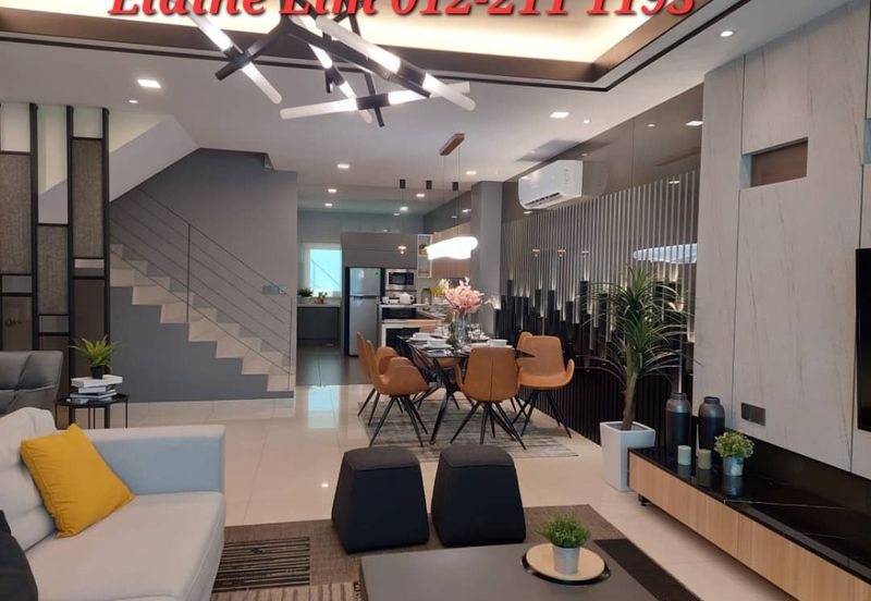 Selayang Spacious 5 Rooms 5 Bathrooms Super Link House FOR SALE. Maximised built-up from 2,824 sqft. Prime Hilltop with Natural Breeze