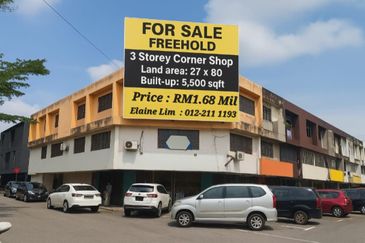 Batu Caves Taman Batu, 3 Storey Freehold Corner Shop FOR SALE. Strategic Location near major roads & highways MRR2, DUKE, Jln Ipoh. 