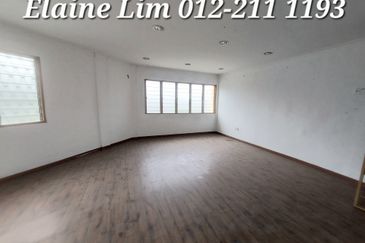 Batu Caves Taman Batu, 3 Storey Freehold Corner Shop FOR SALE. Strategic Location near major roads & highways MRR2, DUKE, Jln Ipoh. 