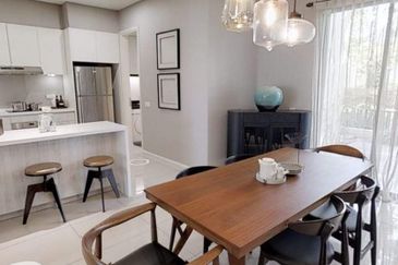 Rawang Taman Sari Freehold New 3 Sty Garden Luxury Corner House For Sale. Surround by Green. 1.5Km from Rawang Toll. Near AEON, International School.