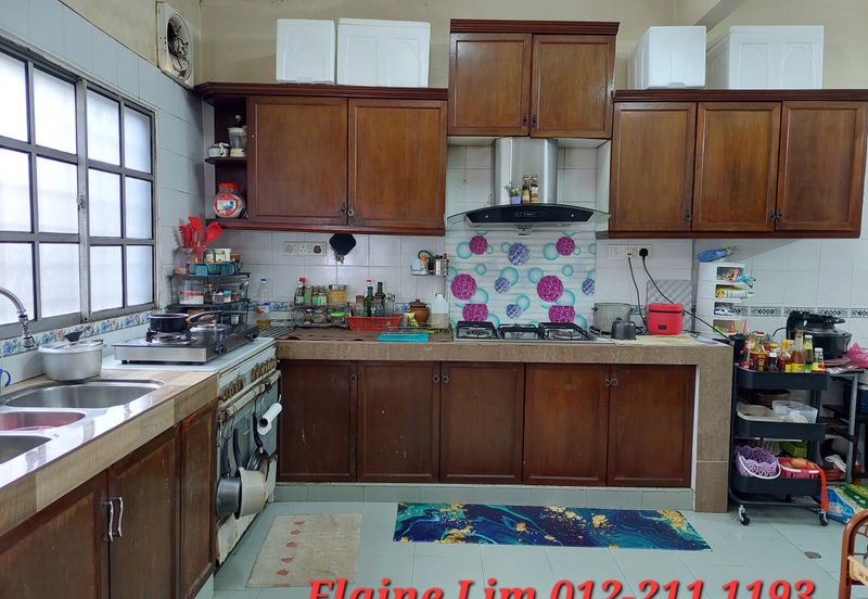 Kepong Bandar Sri Damansara 2 Storey End Lot House For Sale. Freehold Renovated, matured township near amenities, Schools, Banks. 