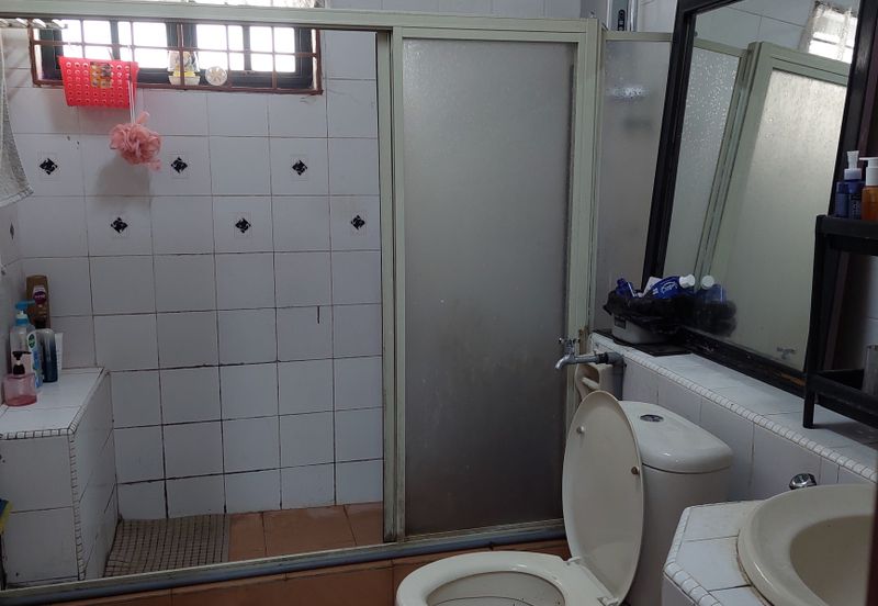 Kepong Bandar Sri Damansara 2 Storey End Lot House For Sale. Freehold Renovated, matured township near amenities, Schools, Banks. 