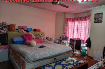 Kepong Bandar Sri Damansara 2 Storey End Lot House For Sale. Freehold Renovated, matured township near amenities, Schools, Banks. 