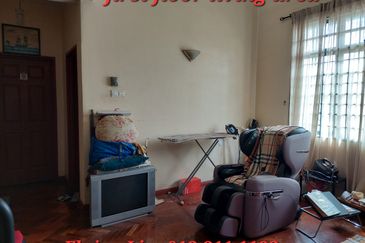 Kepong Bandar Sri Damansara 2 Storey End Lot House For Sale. Freehold Renovated, matured township near amenities, Schools, Banks. 