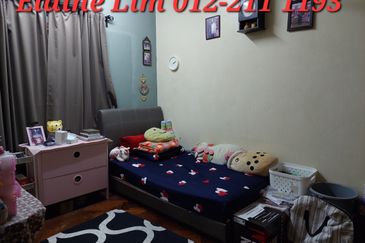 Kepong Bandar Sri Damansara 2 Storey End Lot House For Sale. Freehold Renovated, matured township near amenities, Schools, Banks. 