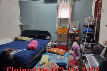 Kepong Bandar Sri Damansara 2 Storey End Lot House For Sale. Freehold Renovated, matured township near amenities, Schools, Banks. 