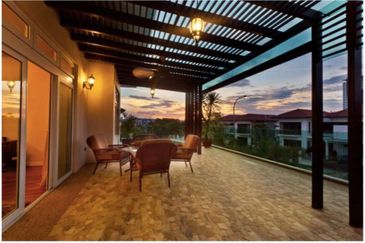 Golf west double storey bungalow corner lot fully renovated and fully furniture at horizon hill