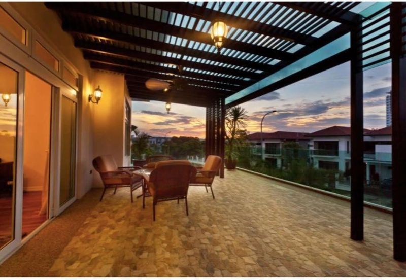 Golf west double storey bungalow corner lot fully renovated and fully furniture at horizon hill