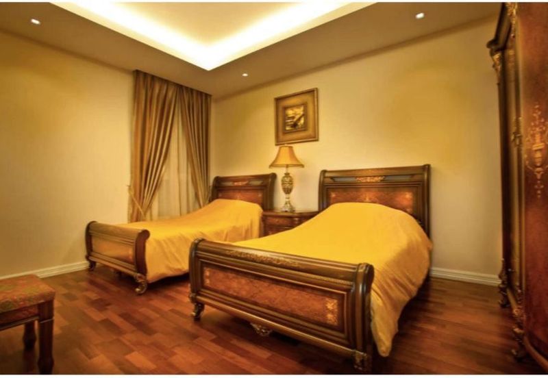 Golf west double storey bungalow corner lot fully renovated and fully furniture at horizon hill