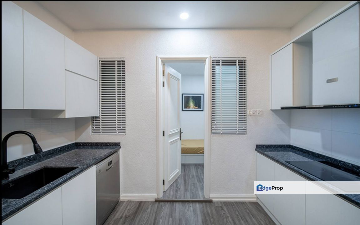 Highest floor penthouse at iskandar residence medini with fully renovated and furniture, Johor, Nusajaya