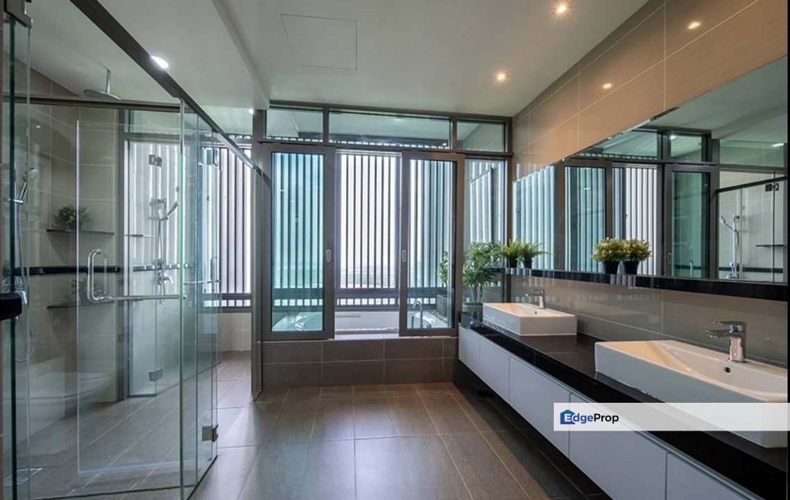 Highest floor penthouse at iskandar residence medini with fully renovated and furniture, Johor, Nusajaya