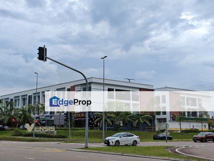 three storey shoplot tenanted at versis medini , Johor, 