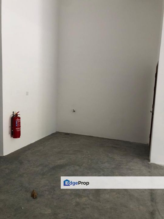 three storey shoplot tenanted at versis medini , Johor, 