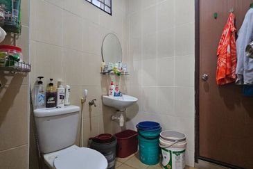 Jalan Nusa Bestari 2