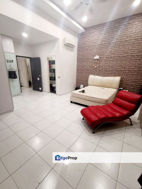 Freehold double storey landed house renovated and guarded at taman bukit indah iskandar puteri, Johor, Bukit Indah