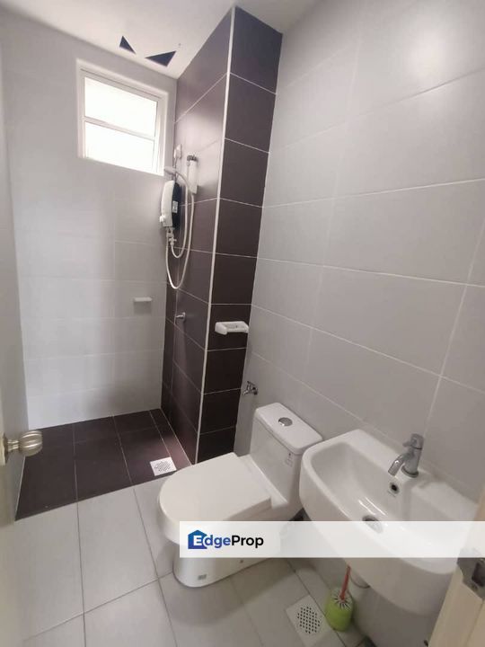 Freehold full loan 3 room service apartment at nusa height gelang patah , Johor, Gelang Patah