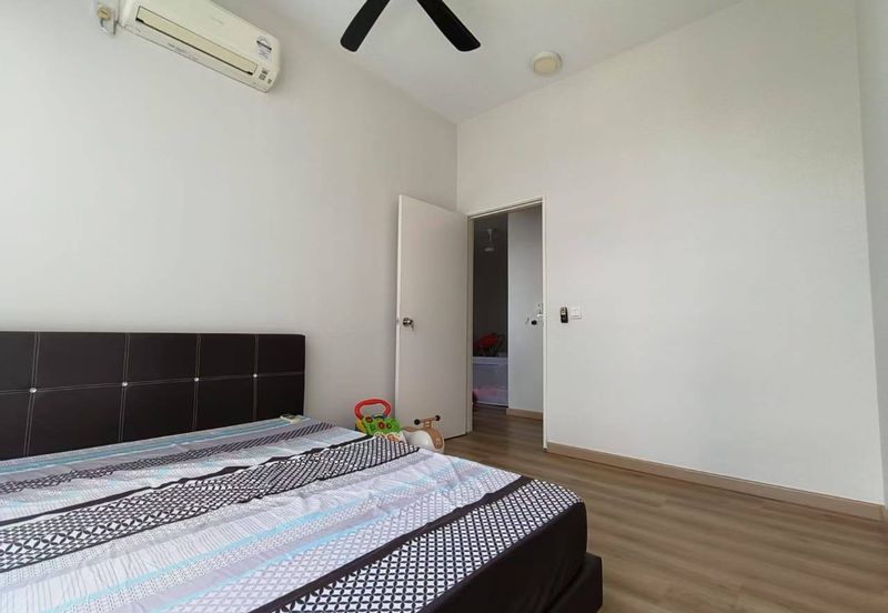 Dedaun Hijau (Greenfield Regency)