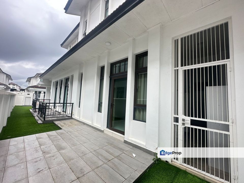 Freehold double storey cluster house guarded at eco botanic iskandar puteri, Johor, Nusajaya