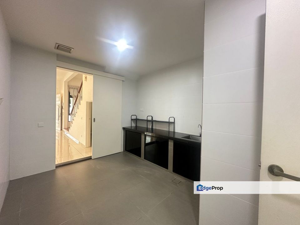 Freehold double storey cluster house guarded at eco botanic iskandar puteri, Johor, Nusajaya