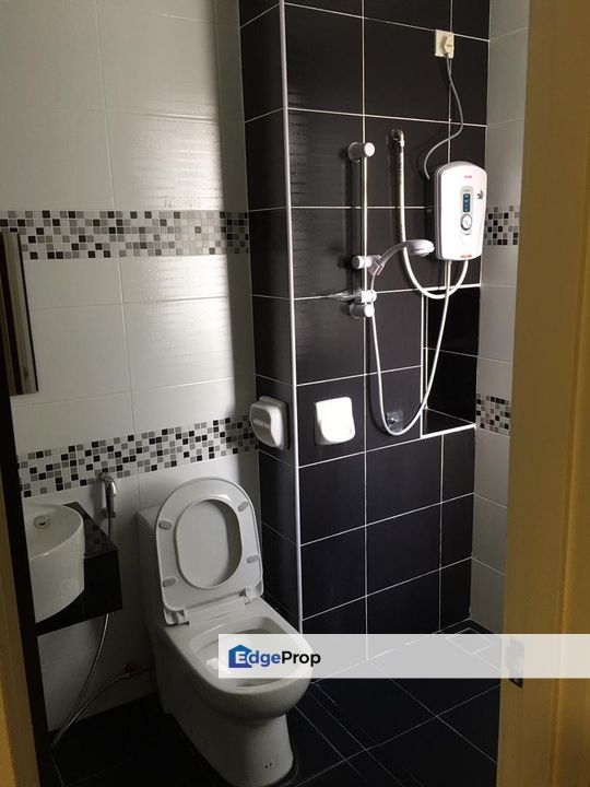 Freehold 2 room mid floor service apartment at sky view bukit indah iskandar puteri, Johor, Bukit Indah