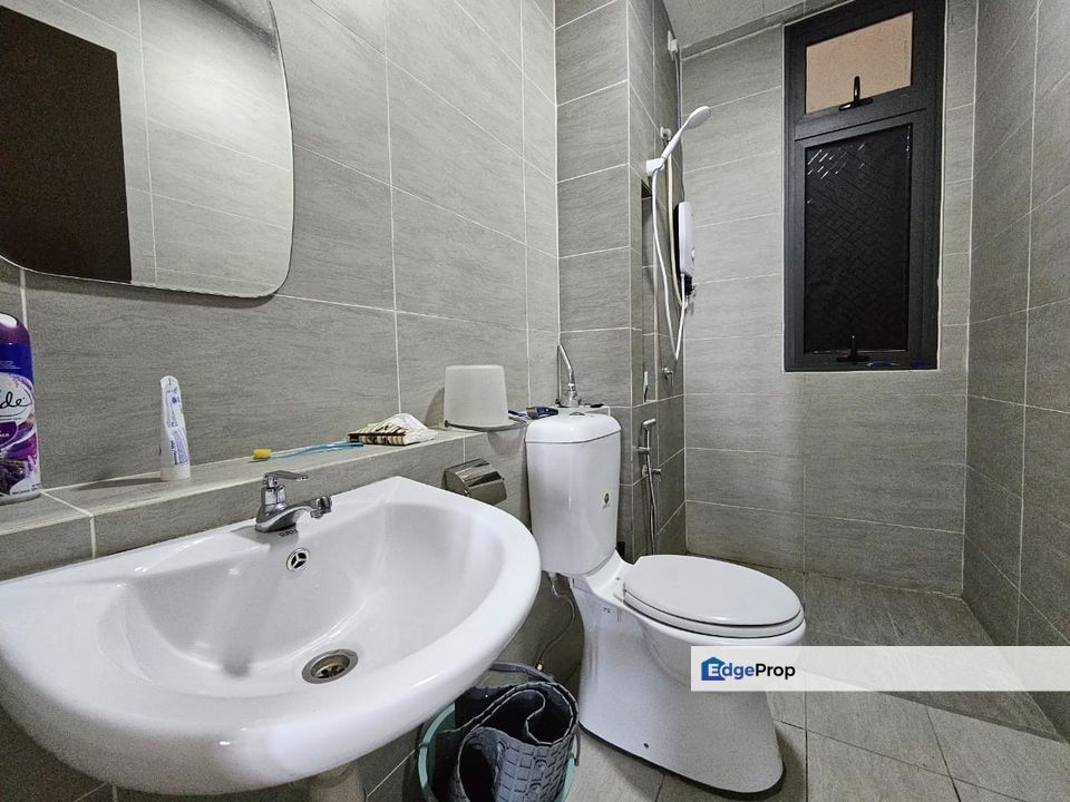 Freehold 3 room service apartment at 8scape residence taman sutera perling skudai, Johor, Johor Bahru