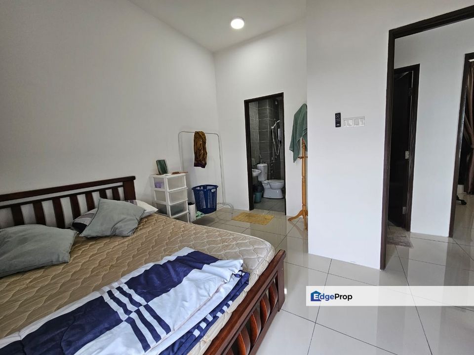 Freehold 3 room service apartment at 8scape residence taman sutera perling skudai, Johor, Johor Bahru