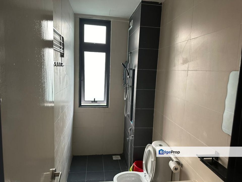 Freehold 2 room service apartment at 8scape residence taman sutera perling skudai, Johor, Johor Bahru