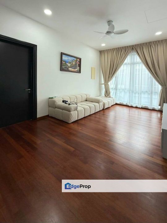 Freehold double storey semi d renovated and guarded at horizon hill iskandar puteri, Johor, 