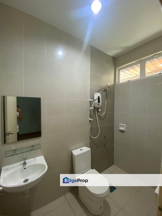 Freehold double storey cluster house at taman university kangkar pulai skudai, Johor, Skudai