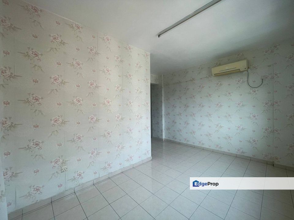 Freehold full loan 3 room service apartment at villa bestari nusa bestari iskandar puteri, Johor, Skudai