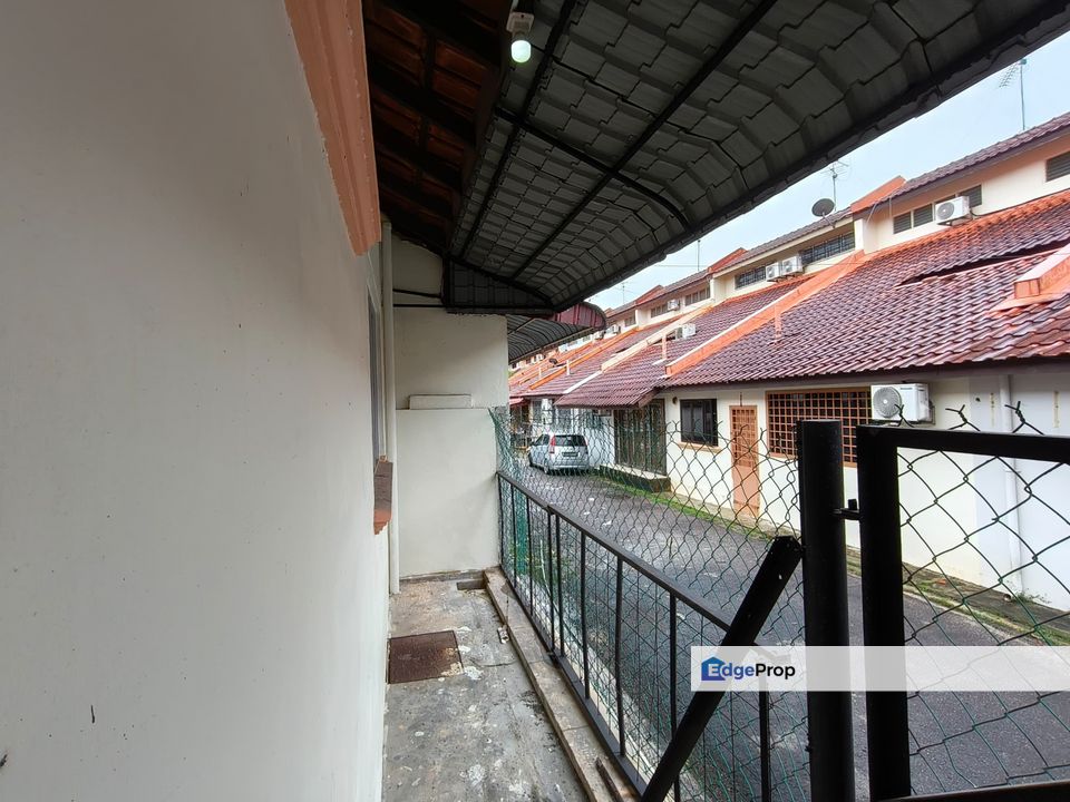 Freehold full loan 1.5 storey landed house at impiam emas skudai, Johor, Skudai