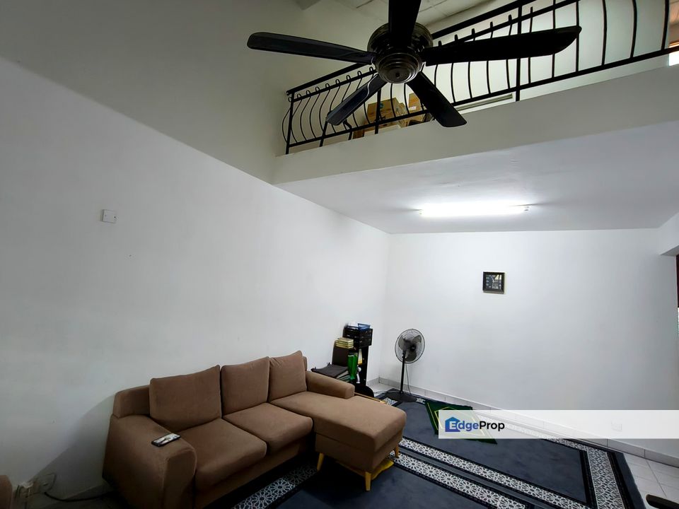 Freehold full loan 1.5 storey landed house at impiam emas skudai, Johor, Skudai