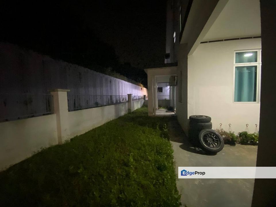 Freehold full loan 2.5 storey landed house renovated at pulai mutiara kangkar pulai skudai, Johor, Kangkar Pulai