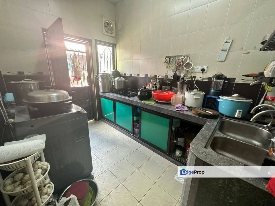 Freehold 1.5 storey landed house renovated and guarded at taman impian emas skudai, Johor, Skudai