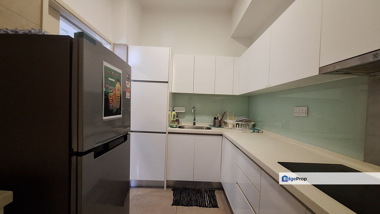 Full loan 2 room service apartment for sales in afiniti residence medini , Johor, 
