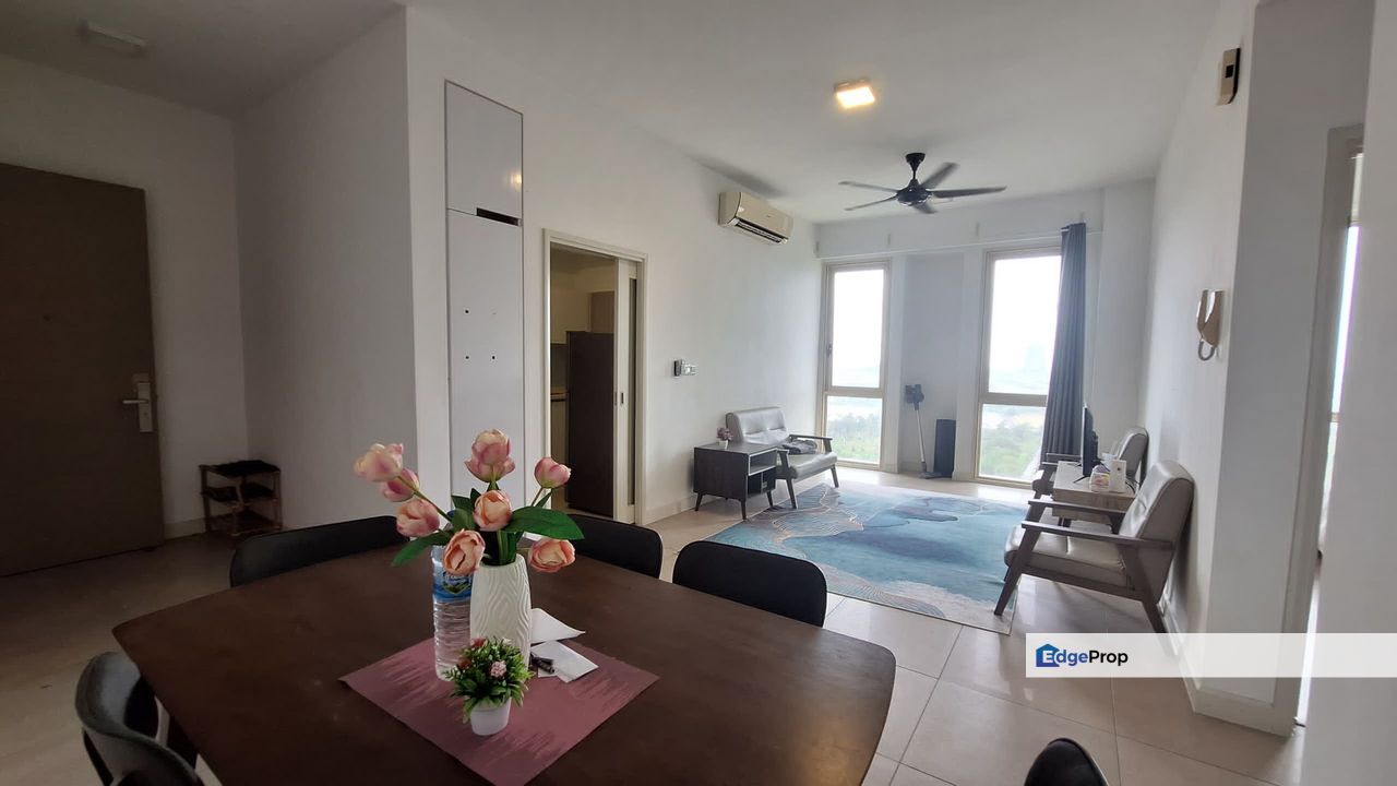 Full loan 2 room service apartment for sales in afiniti residence medini , Johor, 