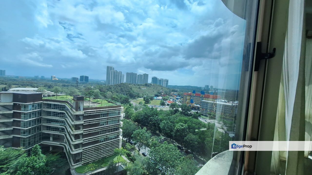 Full loan 1 room service apartment at afiniti residence medini, Johor, 