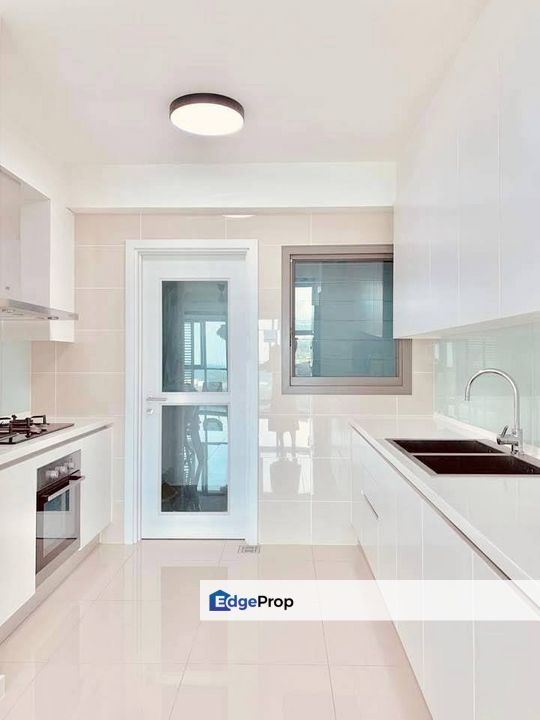 Fully furniture 3 room service apartment sea view at iskandar residence medini, Johor, Nusajaya