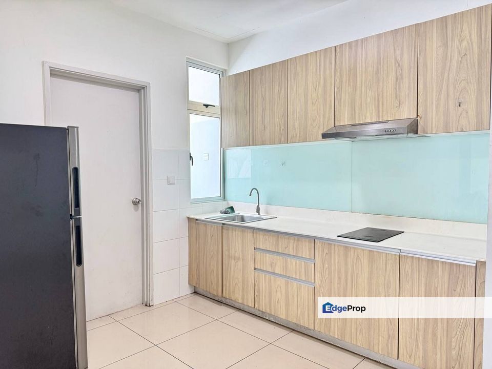 Freehold full loan 3 room service apartment at meridin bayvue sierra perdana masai, Johor, Masai