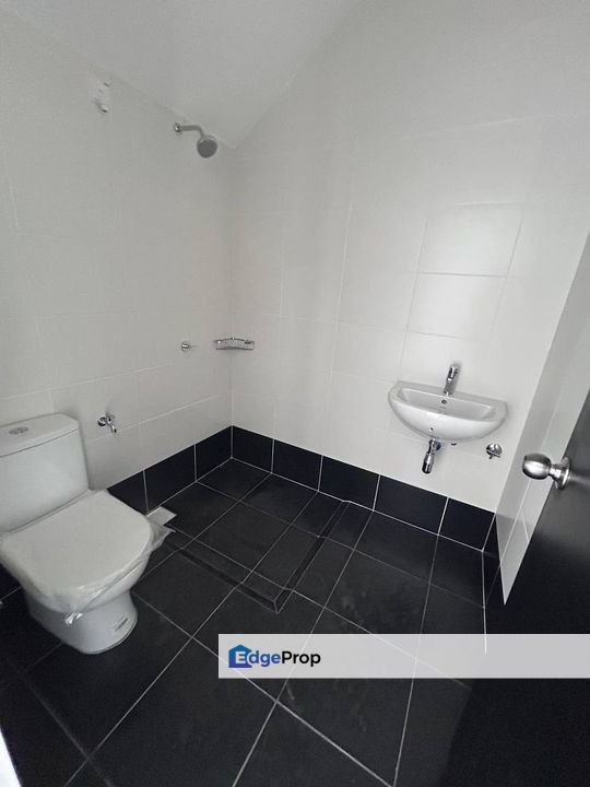 Freehold double storey corner lot garden house guarded at eco botanic iskandar puteri, Johor, 