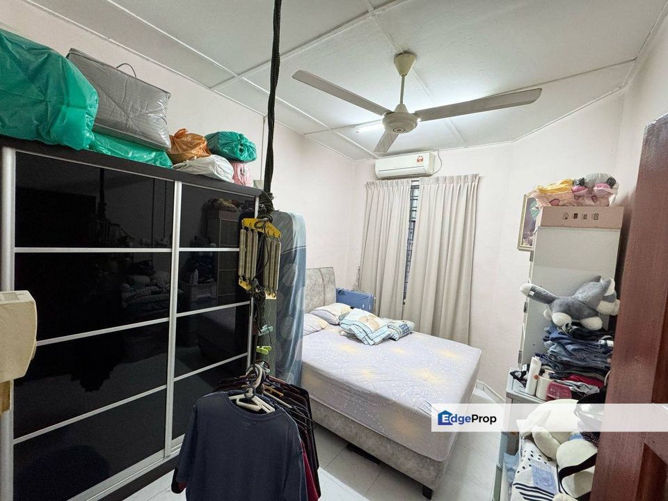 Freehold full loan singe storey landed house renovated at taman universiti skudai, Johor, Skudai